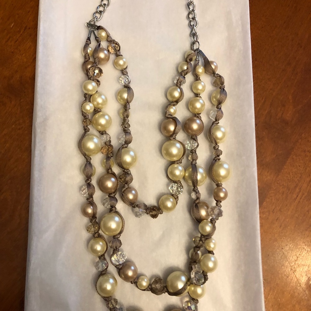 3 strand pearl necklace
